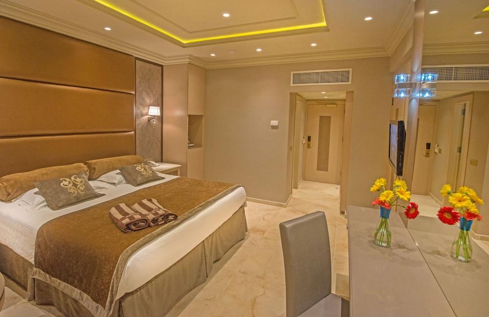 Adams Beach Hotel & Spa