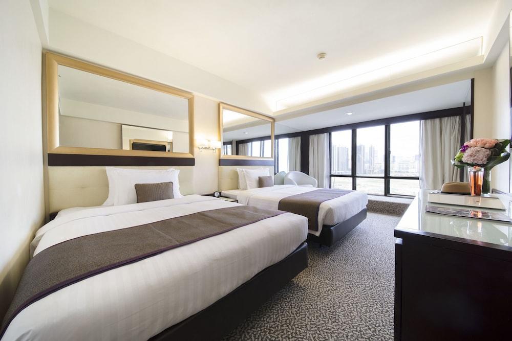 Regal Oriental Hotel