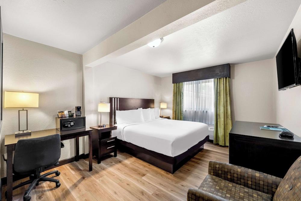 Americas Best Value Inn Marquette