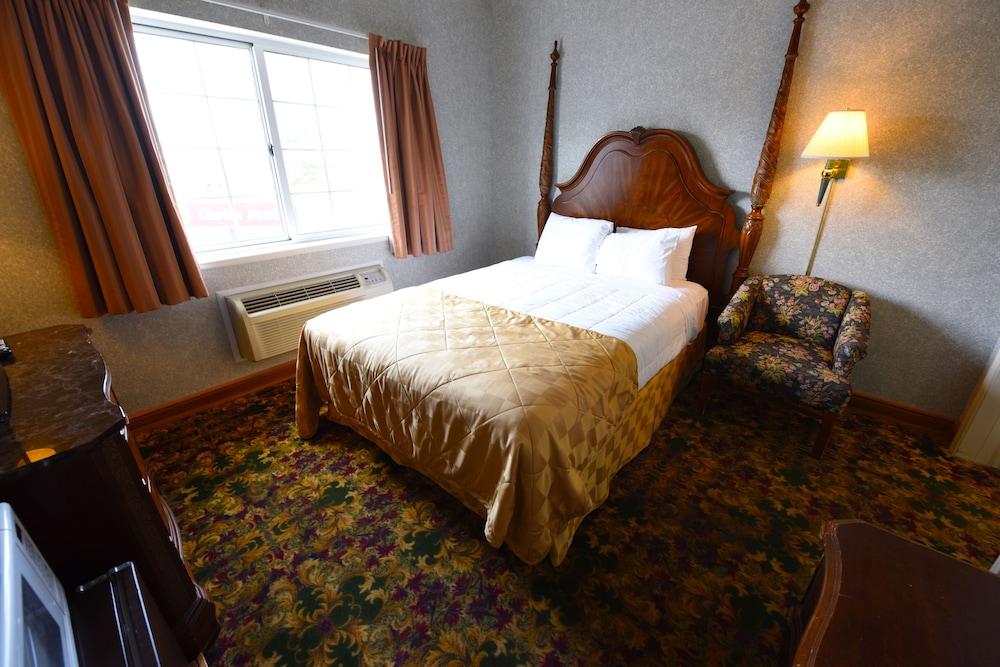 Clarion Hotel Mackinaw City Beachfront