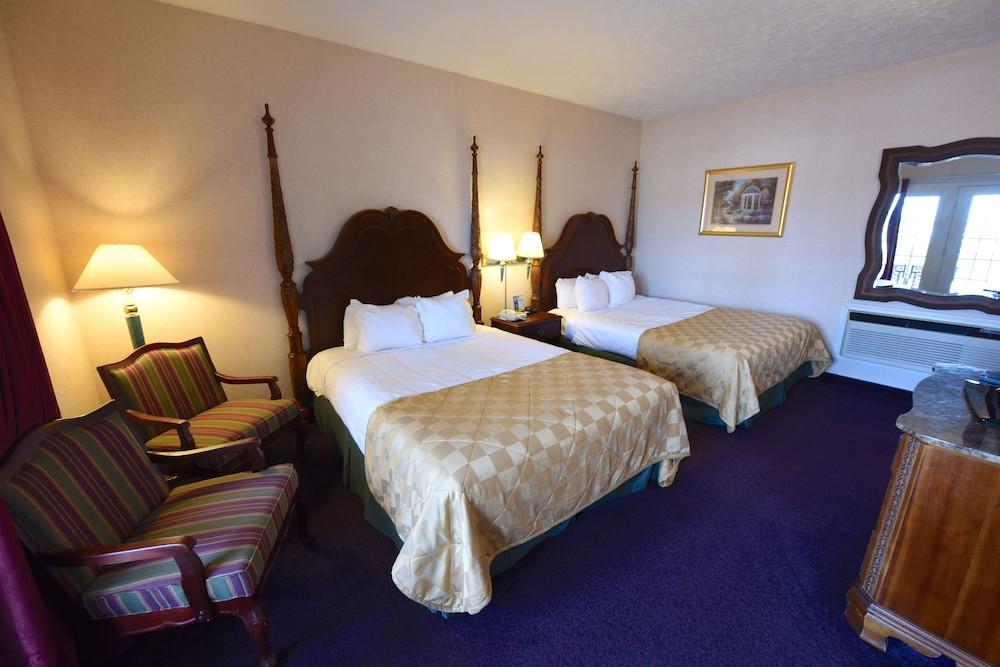 Clarion Hotel Mackinaw City Beachfront