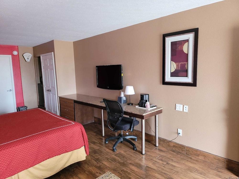 Texas Inn & Suites Raymondville