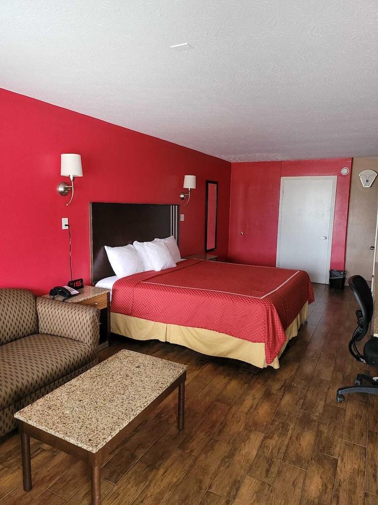 Texas Inn & Suites Raymondville