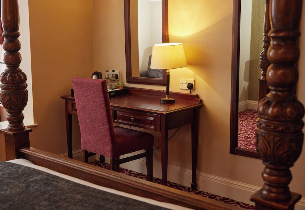 The Fieldhead Hotel by Greene King Inns