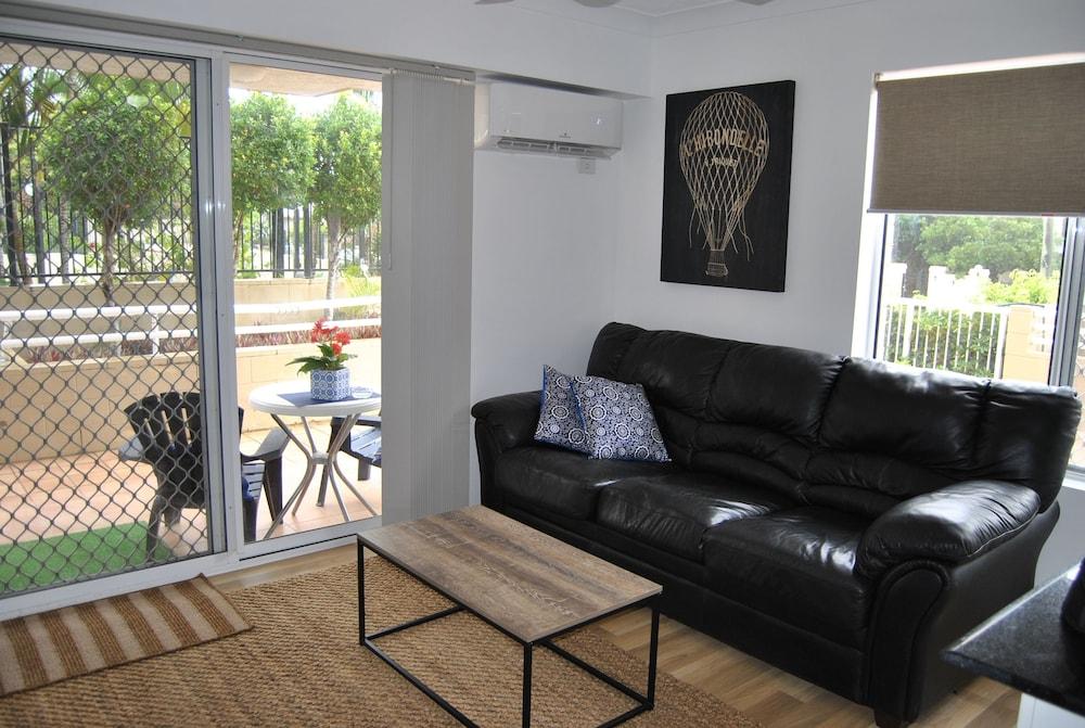 Budds Beach Apartments