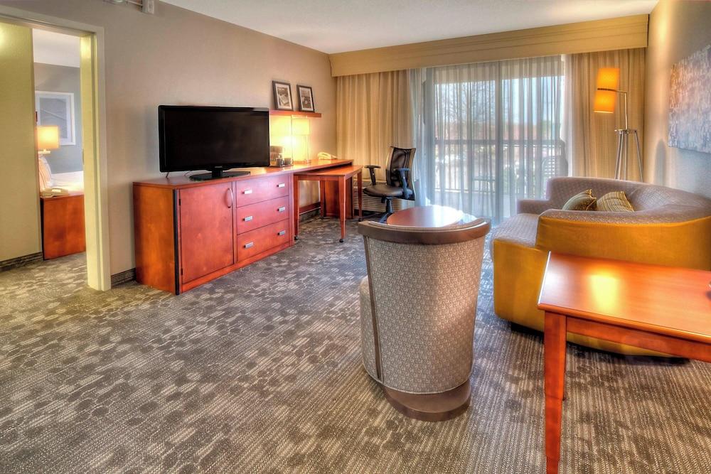 Courtyard by Marriott Memphis Germantown