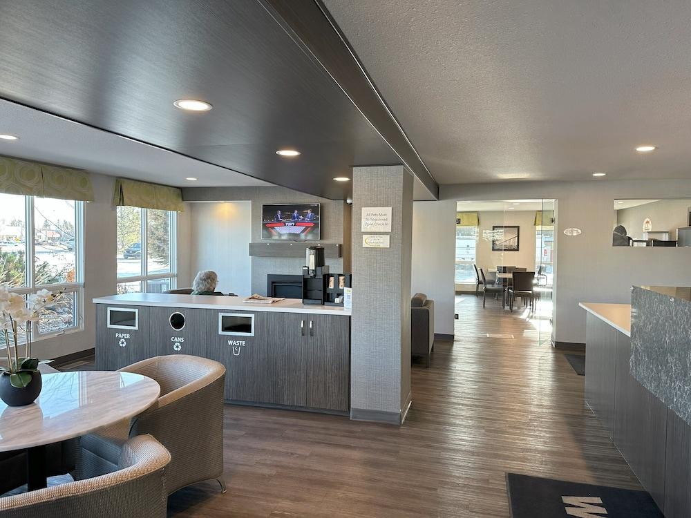 Super 8 by Wyndham Lethbridge