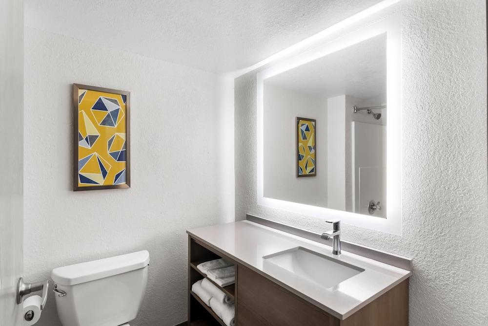 Comfort Suites Austin Airport