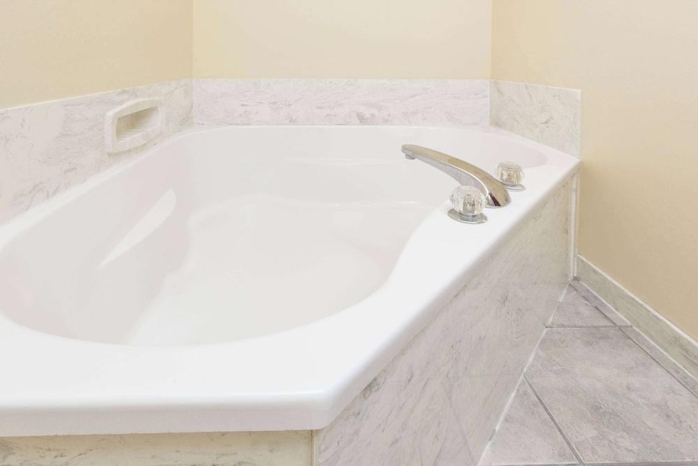 Days Inn by Wyndham Rayne/Crowley