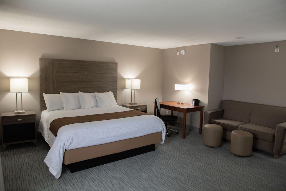 Lomira Inn and Suites