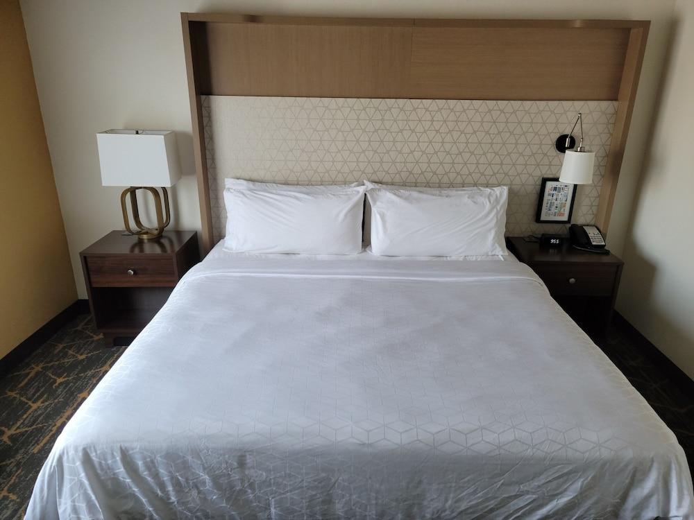 Holiday Inn & Suites Wausau-Rothschild by IHG