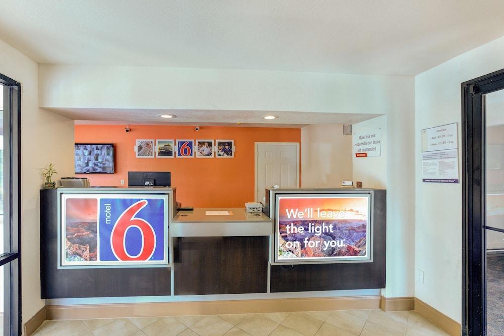 Motel 6 Dallas, TX - South