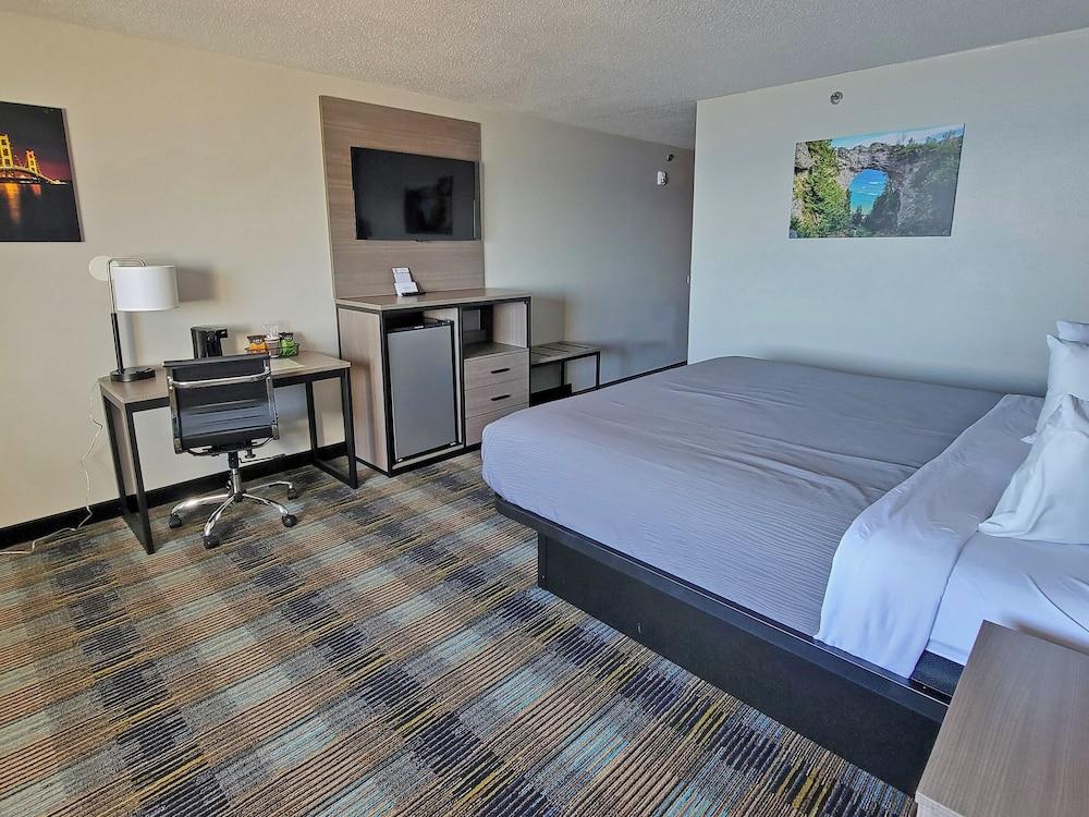 Bavarian Haus Lakefront Inn