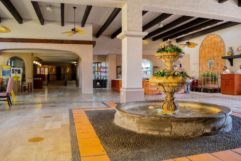 Costa De Oro Beach Hotel