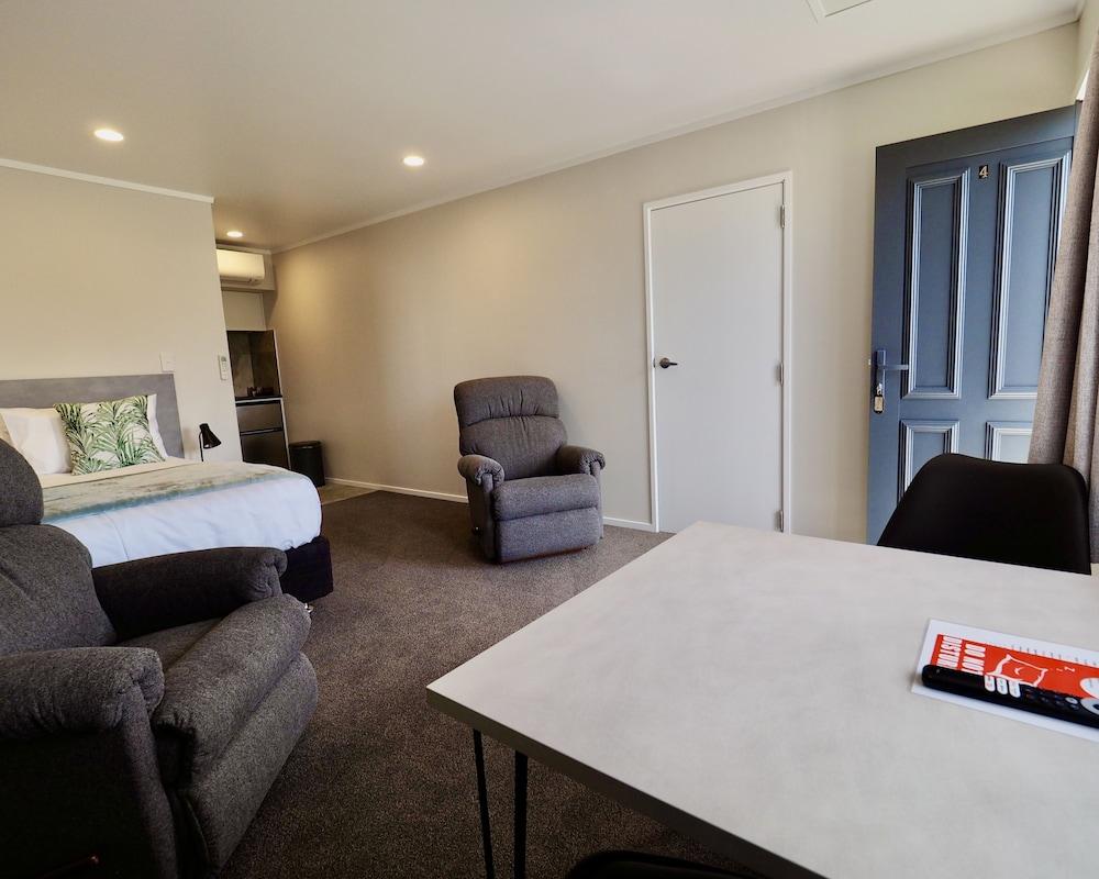 Bk's Pohutukawa Lodge