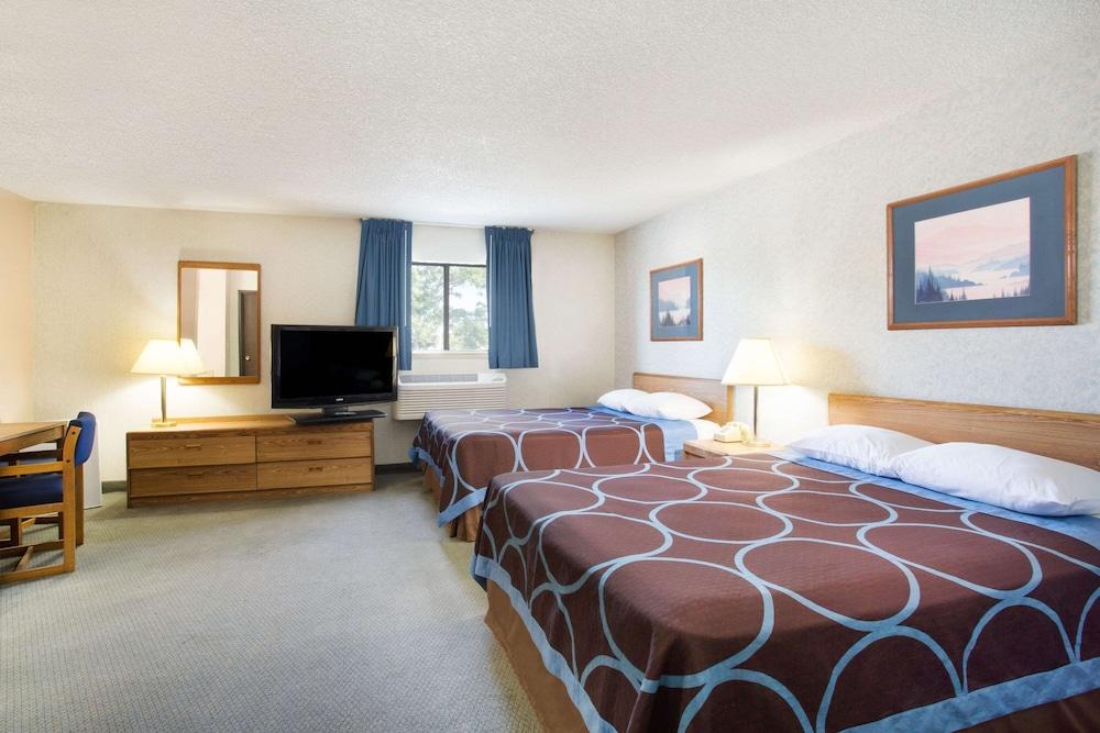 Super 8 by Wyndham Fallon