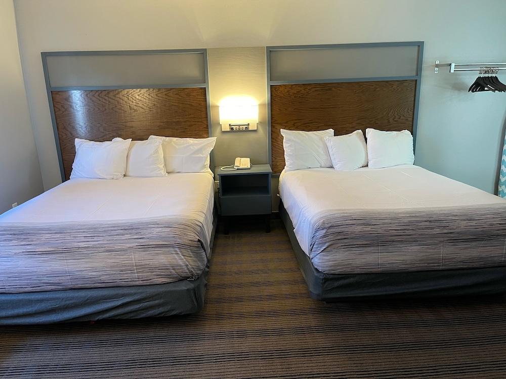 AmericInn by Wyndham Ladysmith