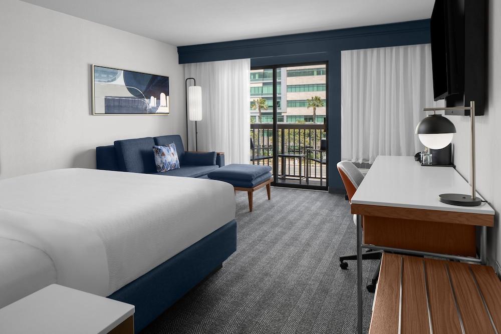 Courtyard by Marriott San Diego Central
