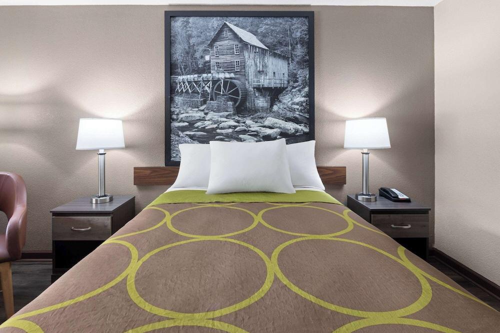 Super 8 by Wyndham Bridgeport/Clarksburg Area