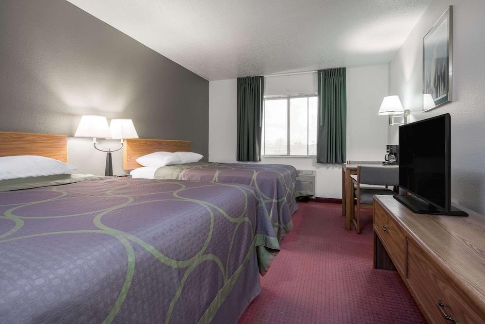 Super 8 by Wyndham Fond Du Lac