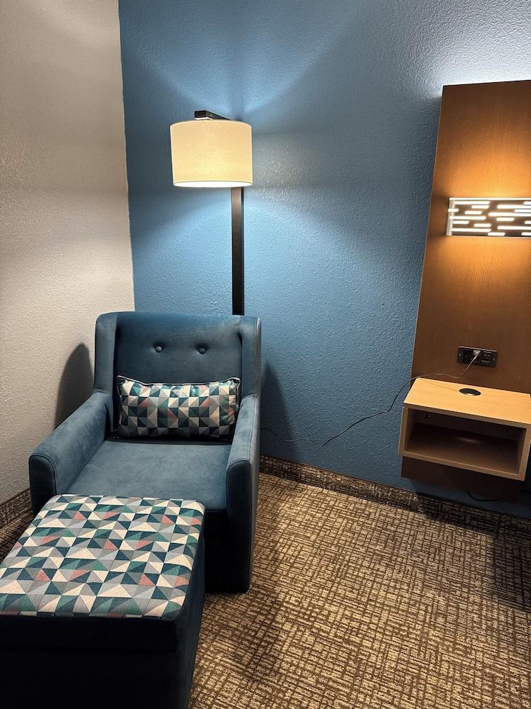 Super 8 by Wyndham Mankato