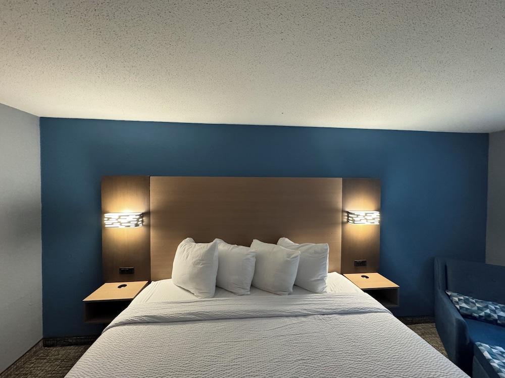 Super 8 by Wyndham Mankato