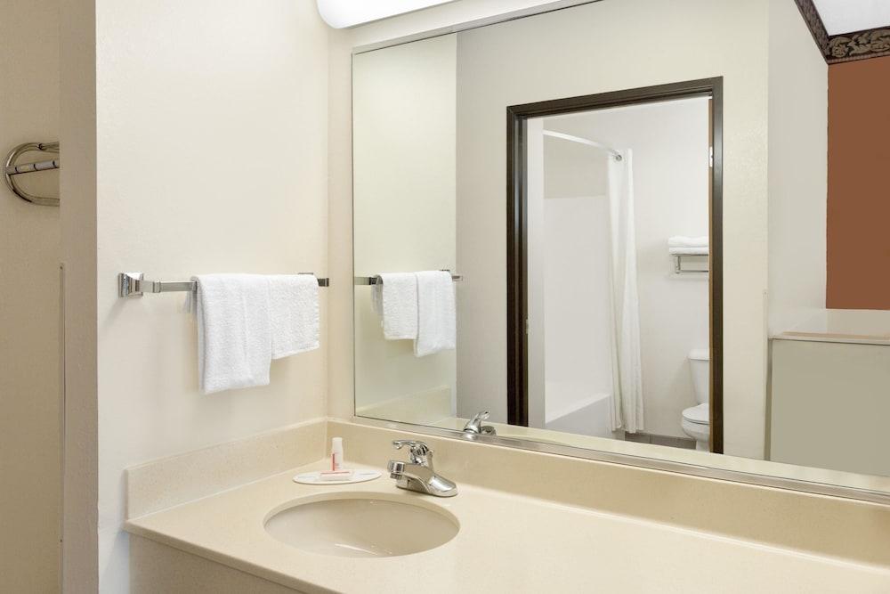 Super 8 by Wyndham Athens