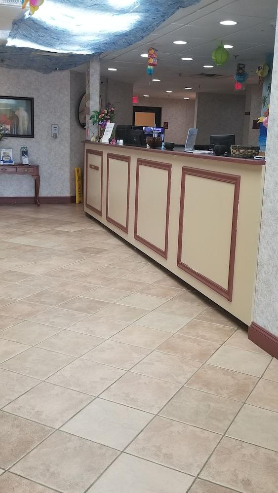 Super 8 by Wyndham Grayson