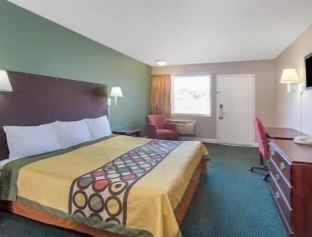 Super 8 by Wyndham Durham/University Area NC