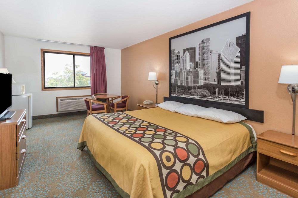 Super 8 by Wyndham Bourbonnais/Kankakee Area