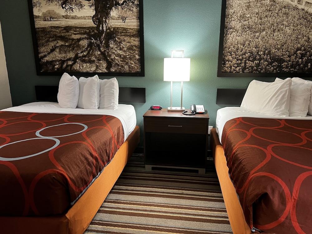 Super 8 by Wyndham Port Arthur/Nederland Area