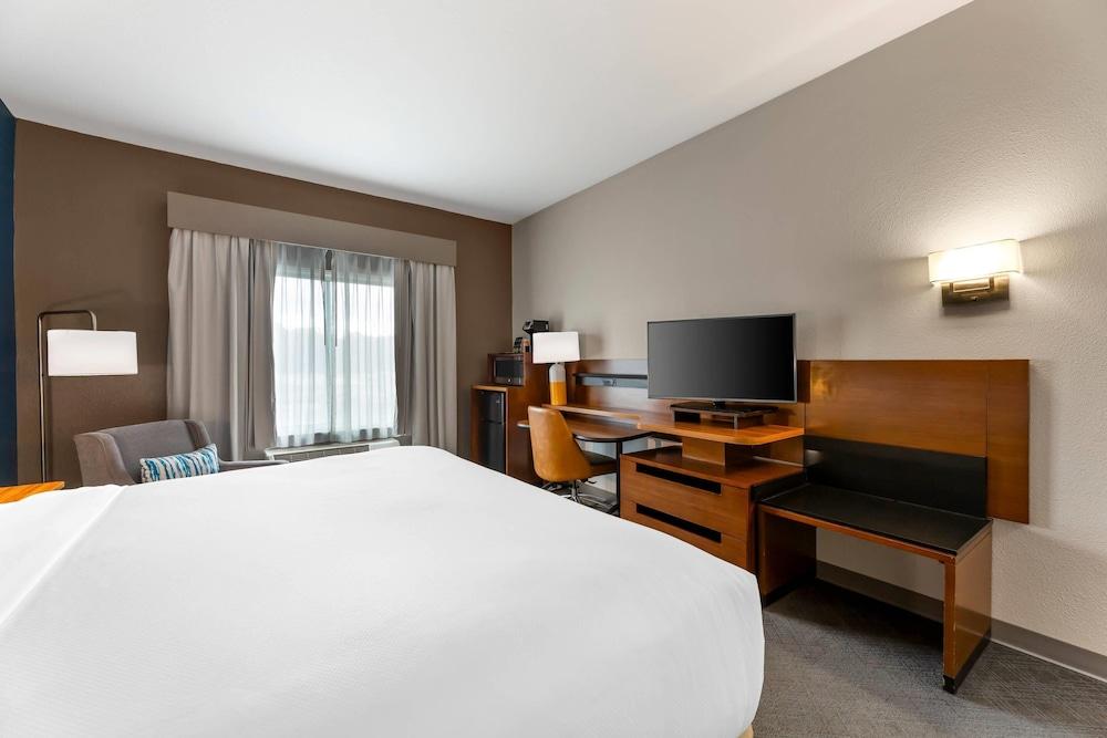 Comfort Inn & Suites Akron South