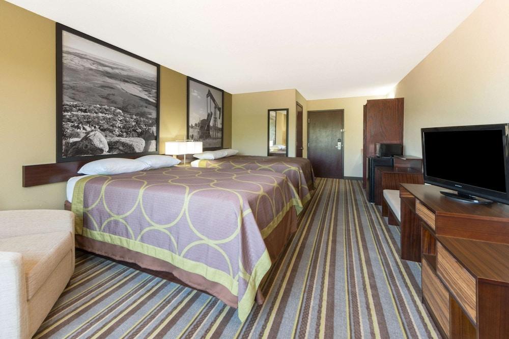 Super 8 by Wyndham Perry