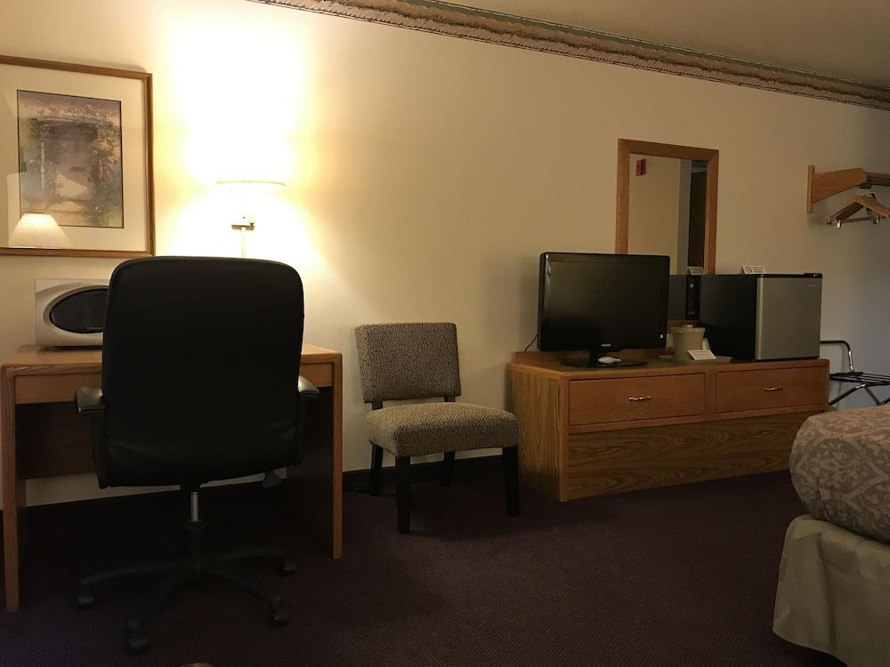 FairBridge Inn & Suites in Thorp, WI