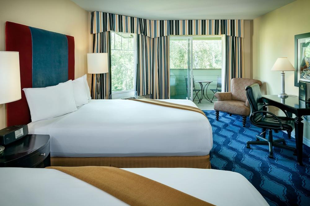 Plaza Inn & Suites at Ashland Creek