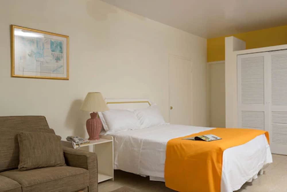 Bird Rock Beach Hotel