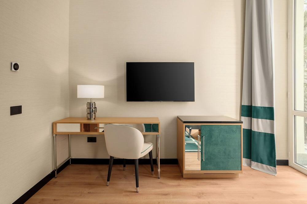 Room Mate Collection Mia, Rome Colosseum