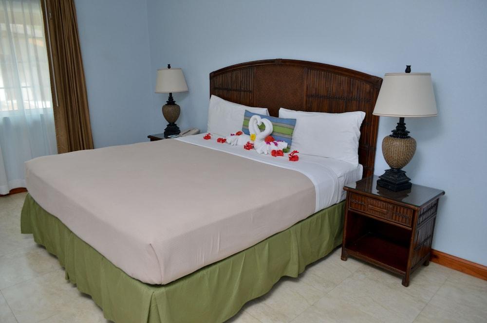 CocoLaPalm Seaside Resort