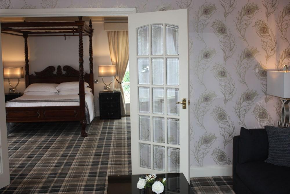 Treacys Oakwood Hotel