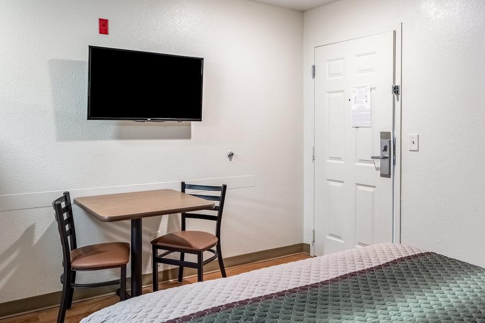 HomeTowne Studios By Red Roof Eugene - Springfield