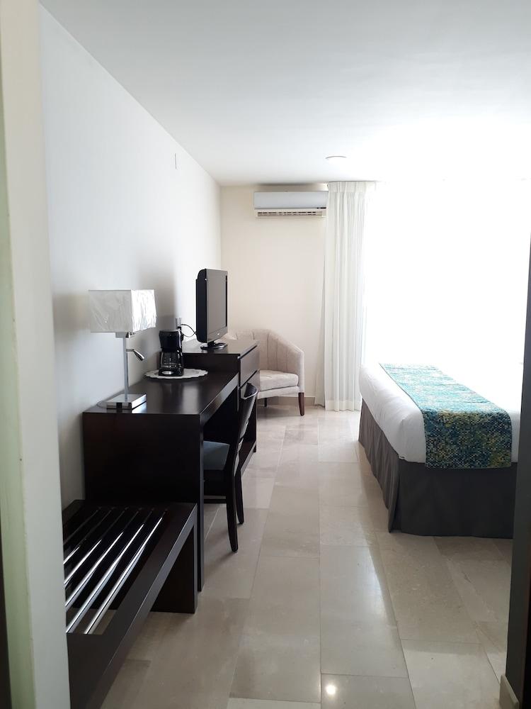 Seven Crown La Paz Malecon