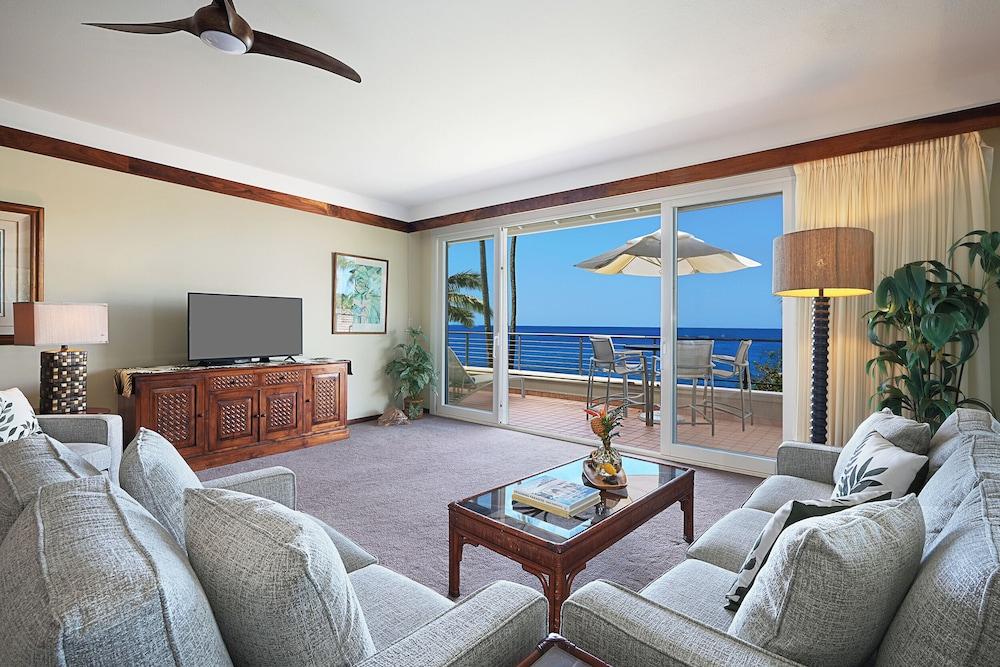 Whalers Cove Oceanfront Resort