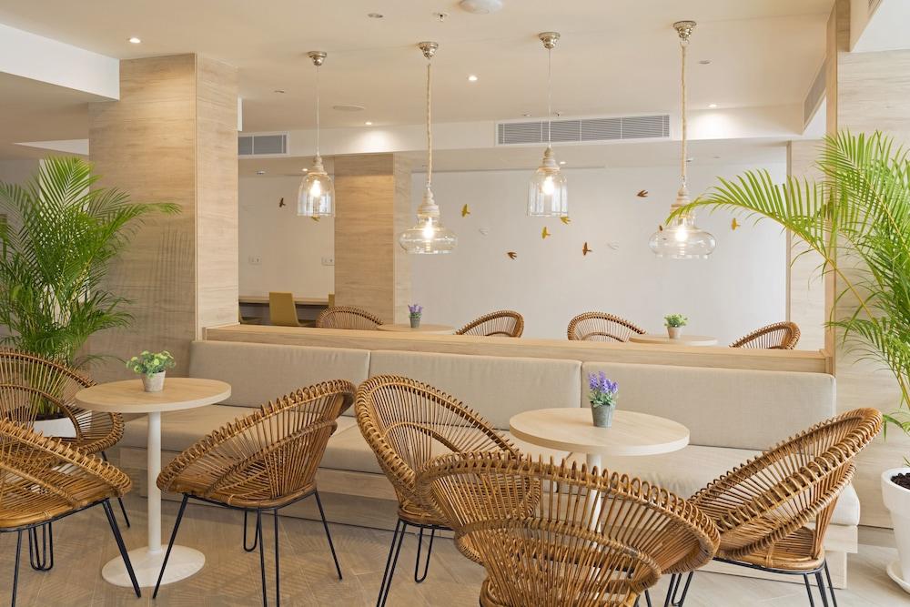 HSM Son Verí - Adults Only