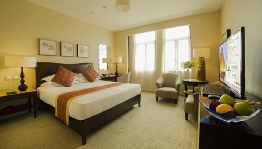 Broadway Mansions Hotel - On the Bund