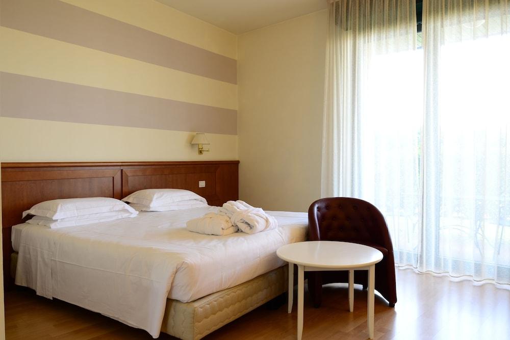 Phi Hotel Emilia