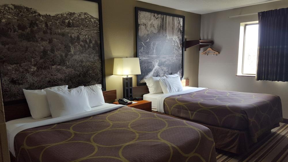 Super 8 by Wyndham Abingdon VA