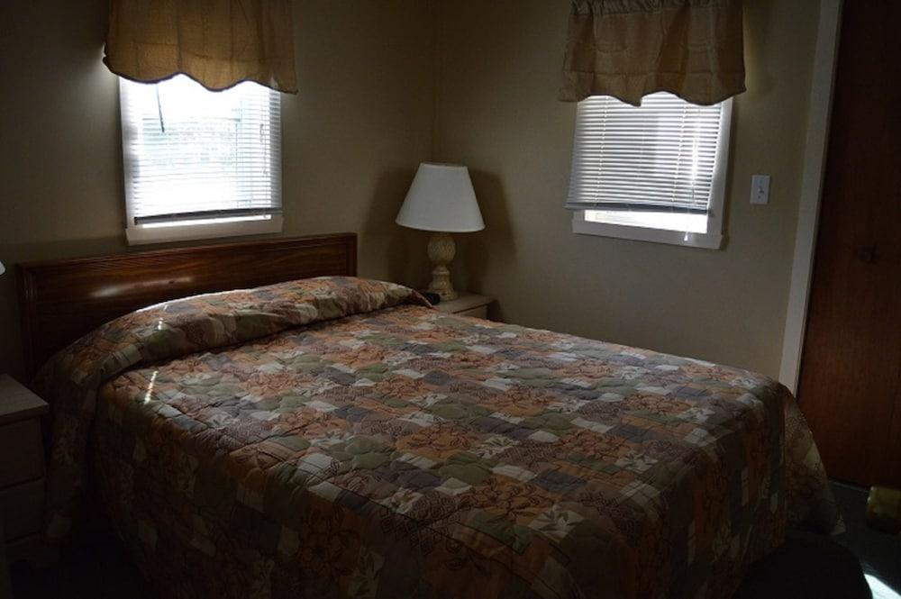 Kennebunk Gallery Motel & Cottages