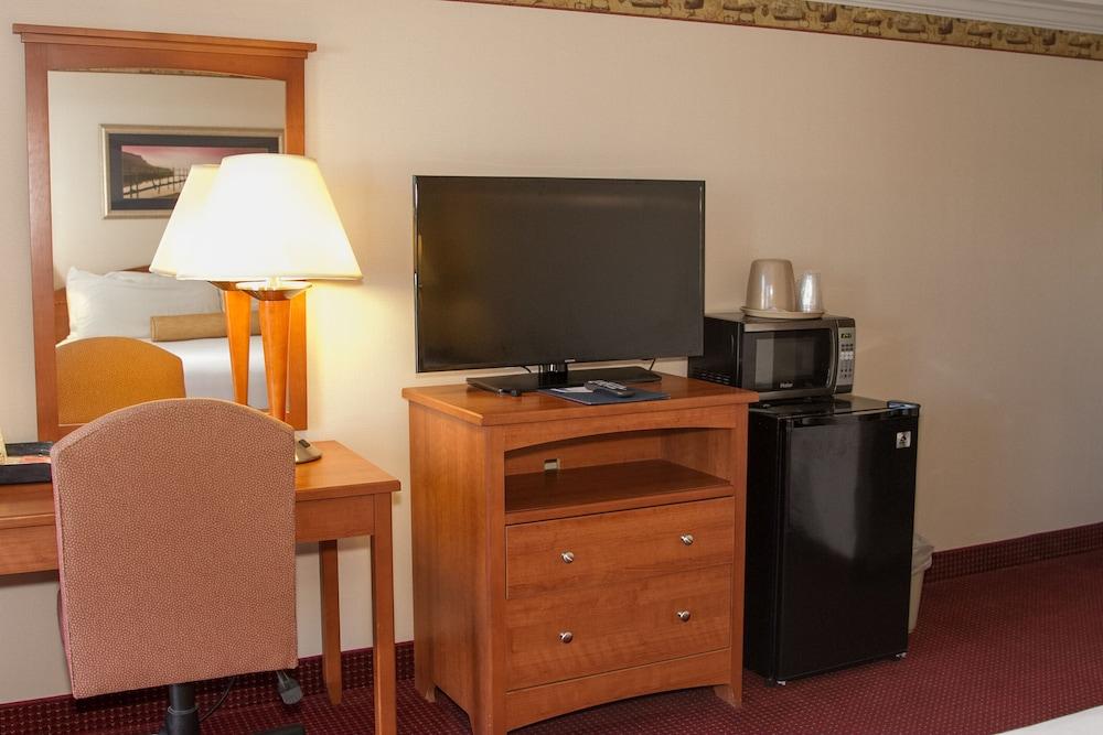 Flagship Inn and Suites