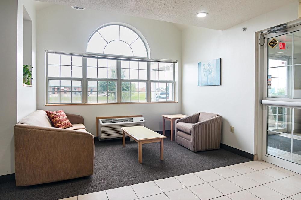 Motel 6 Sycamore, IL