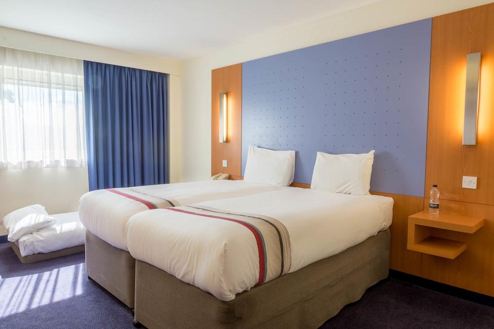 Ramada by Wyndham London North M1